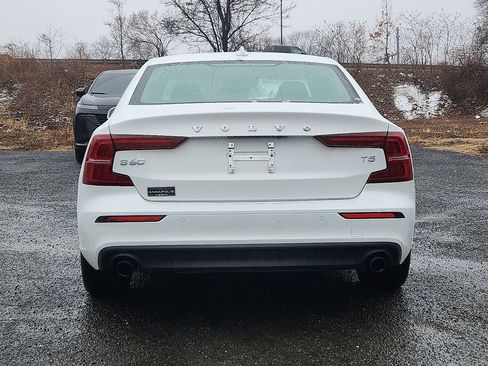 Used 2021 Volvo S60 T5 Momentum w/ Premium Package image 5