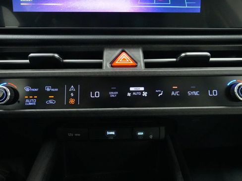 Used 2023 Kia Niro EX FWD image 30