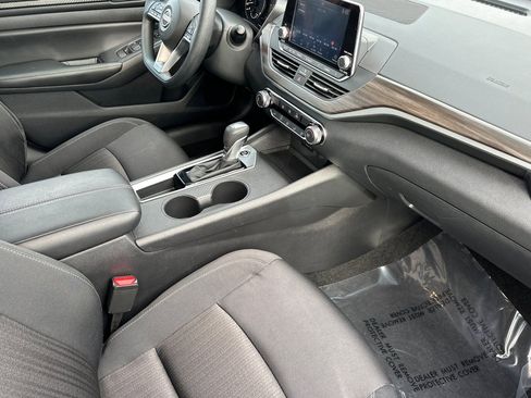 Used 2025 Nissan Altima 2.5 SV FWD image 16