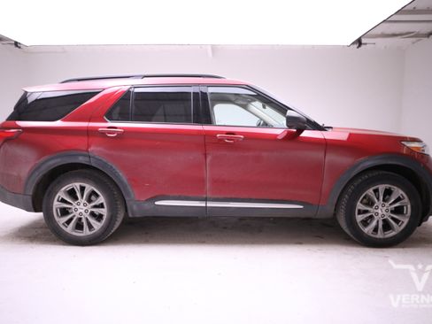 Used 2020 Ford Explorer XLT w/ Equipment Group 202A image 5