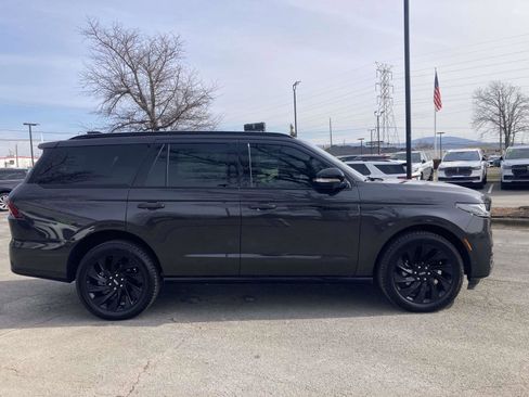 New 2025 Lincoln Navigator Reserve w/ Jet Appearance Package image 2