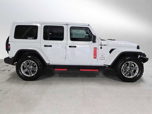 Used 2018 Jeep Wrangler Unlimited Sahara AWD/4WD image 2