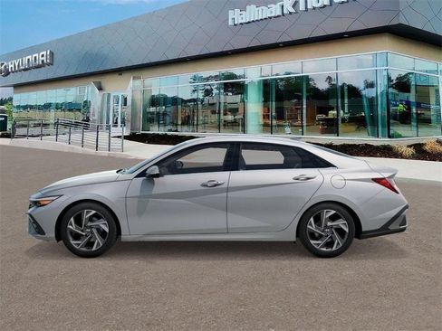 New 2026 Hyundai Elantra Limited FWD image 3
