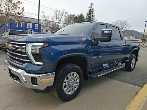Used 2024 Chevrolet Silverado 2500 LTZ w/ LTZ Plus Package image 3