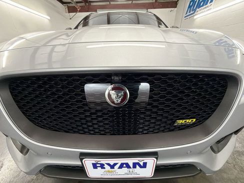 Used 2020 Jaguar F-PACE 300 Sport image 32