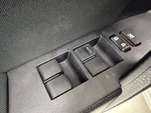 Used 2018 Toyota Corolla LE FWD image 26