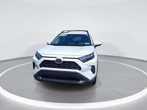 Used 2022 Toyota RAV4 XLE AWD/4WD image 3