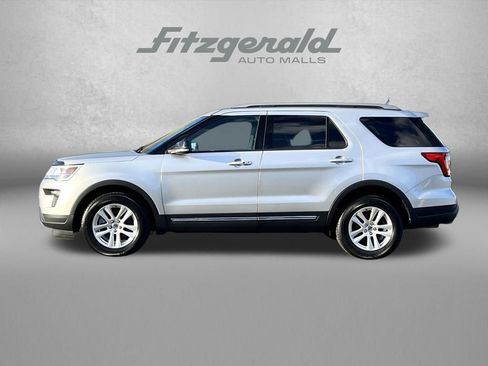 Used 2018 Ford Explorer XLT w/ Equipment Group 202A image 4