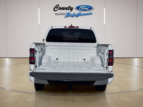 Used 2024 Nissan Frontier SV image 20