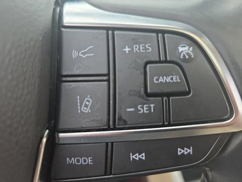 Used 2020 Toyota Highlander XLE AWD/4WD image 20
