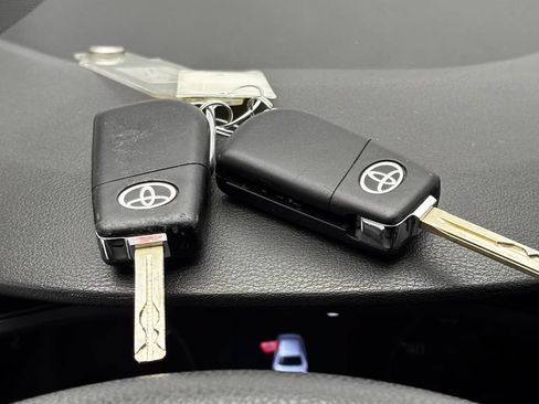 Used 2024 Toyota Corolla LE AWD/4WD image 21