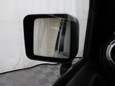 Used 2015 Jeep Wrangler Unlimited Sahara w/ Connectivity Group image 10