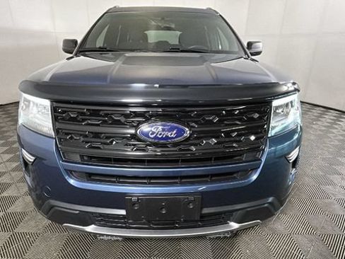 Used 2018 Ford Explorer XLT AWD/4WD image 7