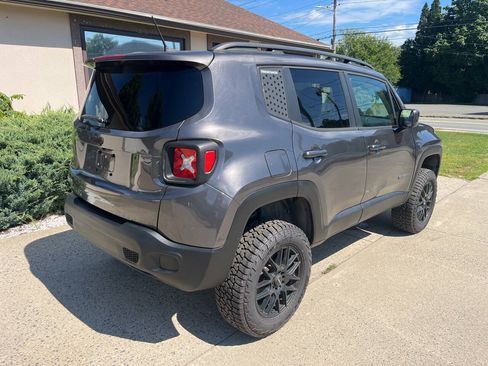 Used 2016 Jeep Renegade Latitude AWD/4WD image 4