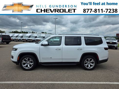 Used 2022 Jeep Wagoneer Series II AWD/4WD image 3