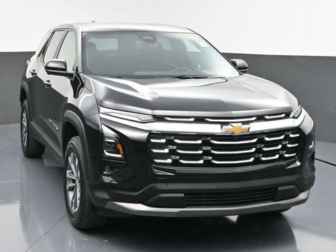 Used 2025 Chevrolet Equinox LT w/ Safety and Technology Package image 2