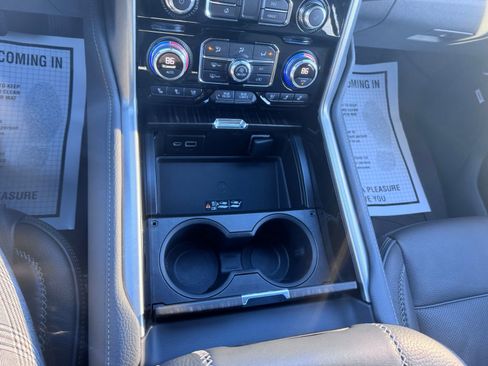 Used 2022 GMC Yukon Denali w/ Denali Premium Package image 25