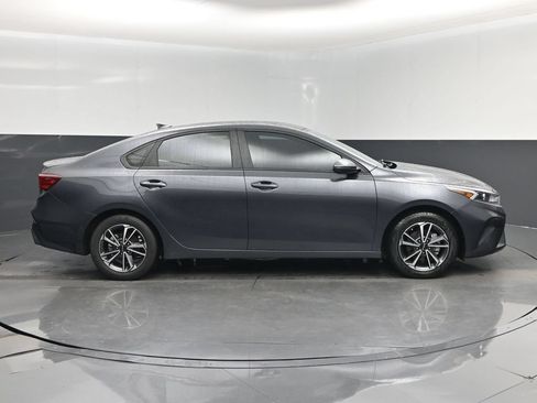 Used 2023 Kia Forte LXS w/ LXS Technology Package FWD image 2