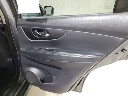 Used 2017 Nissan Rogue SV image 48