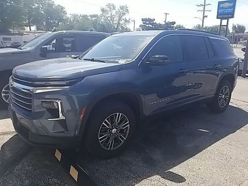 Certified 2025 Chevrolet Traverse LT w/ Driver Confidence Package AWD/4WD image 11
