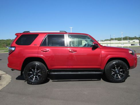 Used 2021 Toyota 4Runner SR5 Premium w/ Moonroof Package AWD/4WD image 5