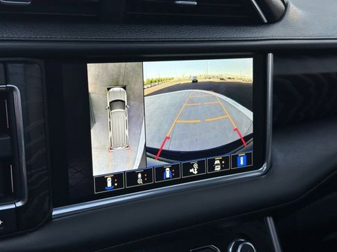 Used 2022 GMC Yukon XL Denali image 18