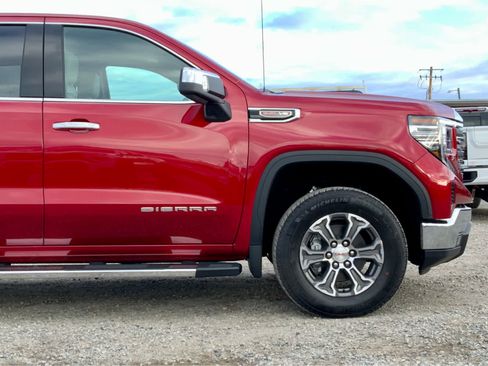 New 2026 GMC Sierra 1500 SLT image 10