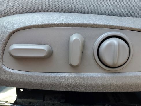 Used 2019 Chevrolet Malibu LT image 16