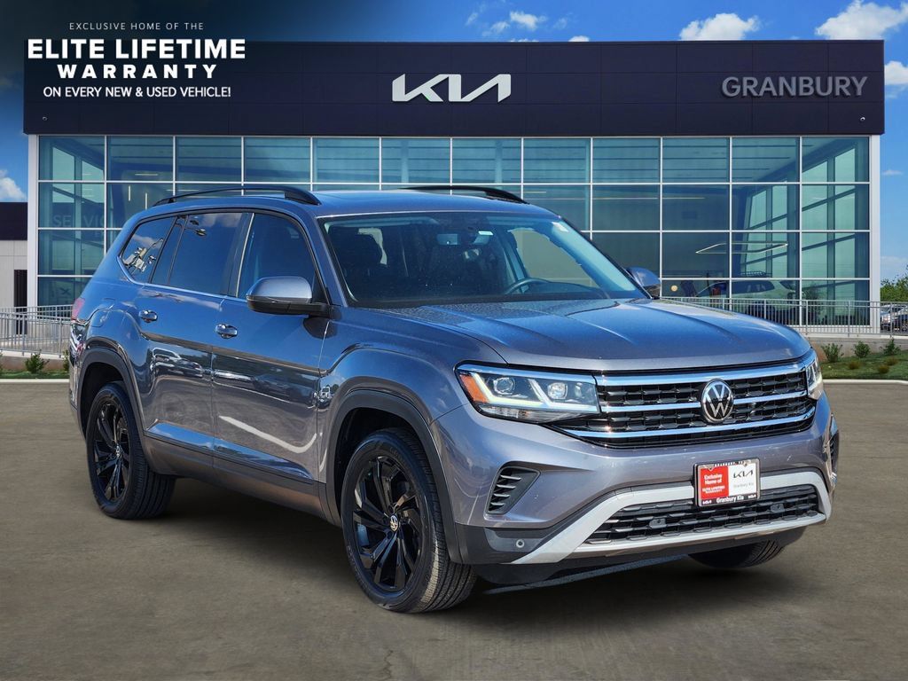 Used 2023 Volkswagen Atlas SE w/ Panoramic Sunroof Package FWD image 3