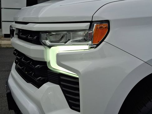 Certified 2022 Chevrolet Silverado 1500 RST w/ Protection Package AWD/4WD image 9