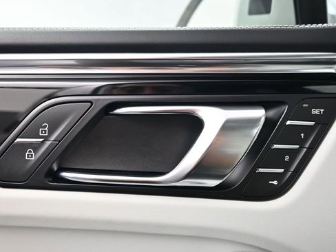 Used 2026 Porsche Macan image 18