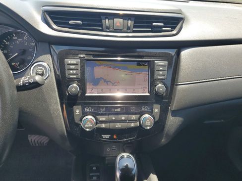 Used 2019 Nissan Rogue SV w/ Premium Package AWD/4WD image 15