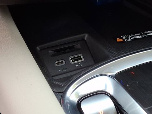 Certified 2023 Buick Enclave Essence image 26