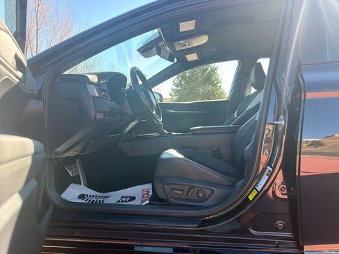 Used 2025 Toyota Camry SE image 10