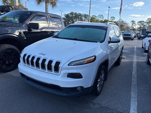 Used 2018 Jeep Cherokee Latitude Plus image 1