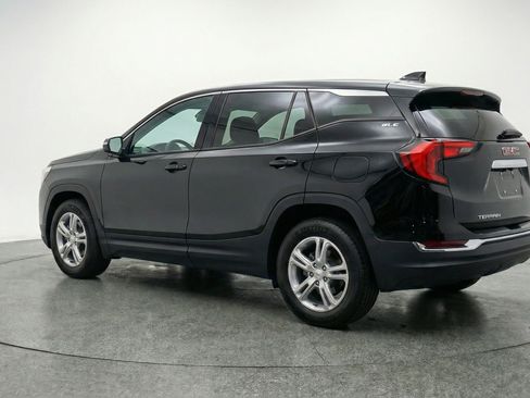 Used 2024 GMC Terrain SLE image 6