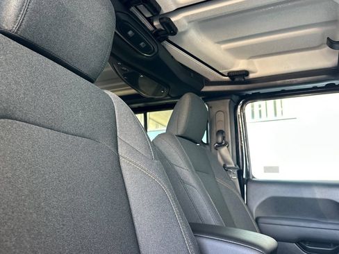 New 2026 Jeep Gladiator Sport AWD/4WD image 17