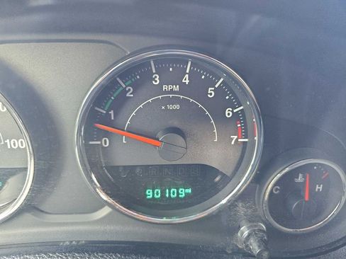 Used 2016 Jeep Wrangler Unlimited Sahara image 13