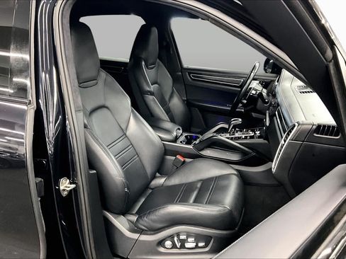 Used 2021 Porsche Cayenne GTS AWD/4WD image 8