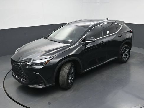 Used 2025 Lexus NX 250 FWD w/ Towing Package (2000 Lbs) image 32
