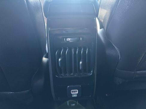 Used 2025 Jeep Compass Latitude AWD/4WD image 29