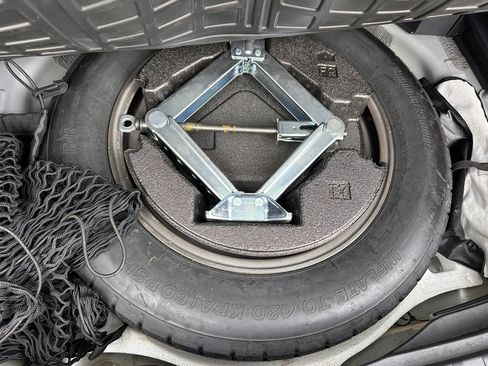 Used 2022 Toyota RAV4 XLE Premium image 28