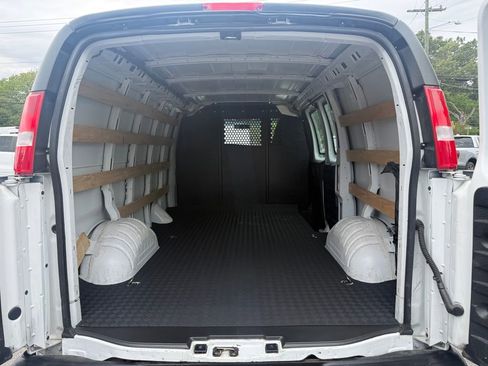 Used 2024 GMC Savana 2500 w/ Driver Convenience Package RWD image 5