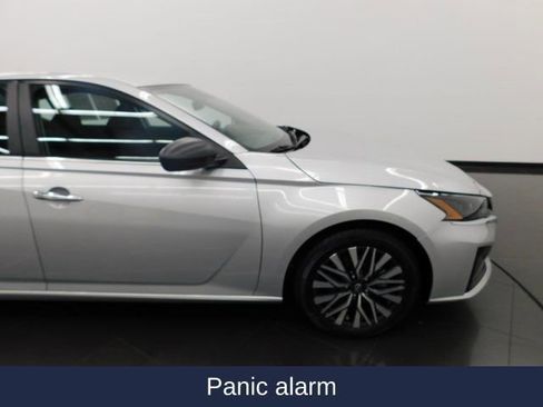 Used 2024 Nissan Altima 2.5 SV image 14