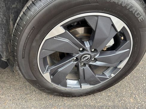 Used 2025 Nissan Rogue SV FWD image 49