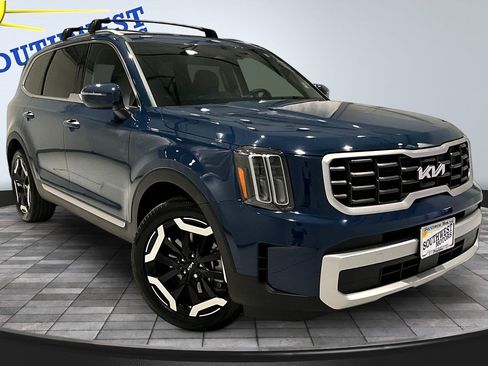 Used 2025 Kia Telluride S AWD/4WD image 3