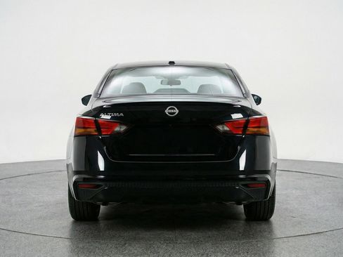 Used 2025 Nissan Altima 2.5 SV FWD image 7