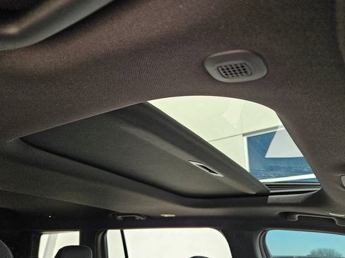 New 2026 Jeep Grand Cherokee L Laredo image 8