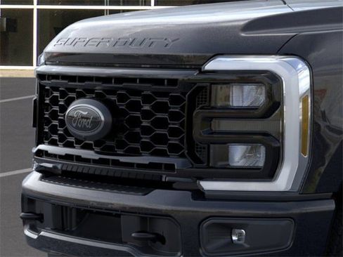New 2026 Ford F250 XLT w/ XLT Premium Package image 39