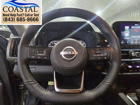 Used 2025 Nissan Pathfinder SL AWD/4WD image 15